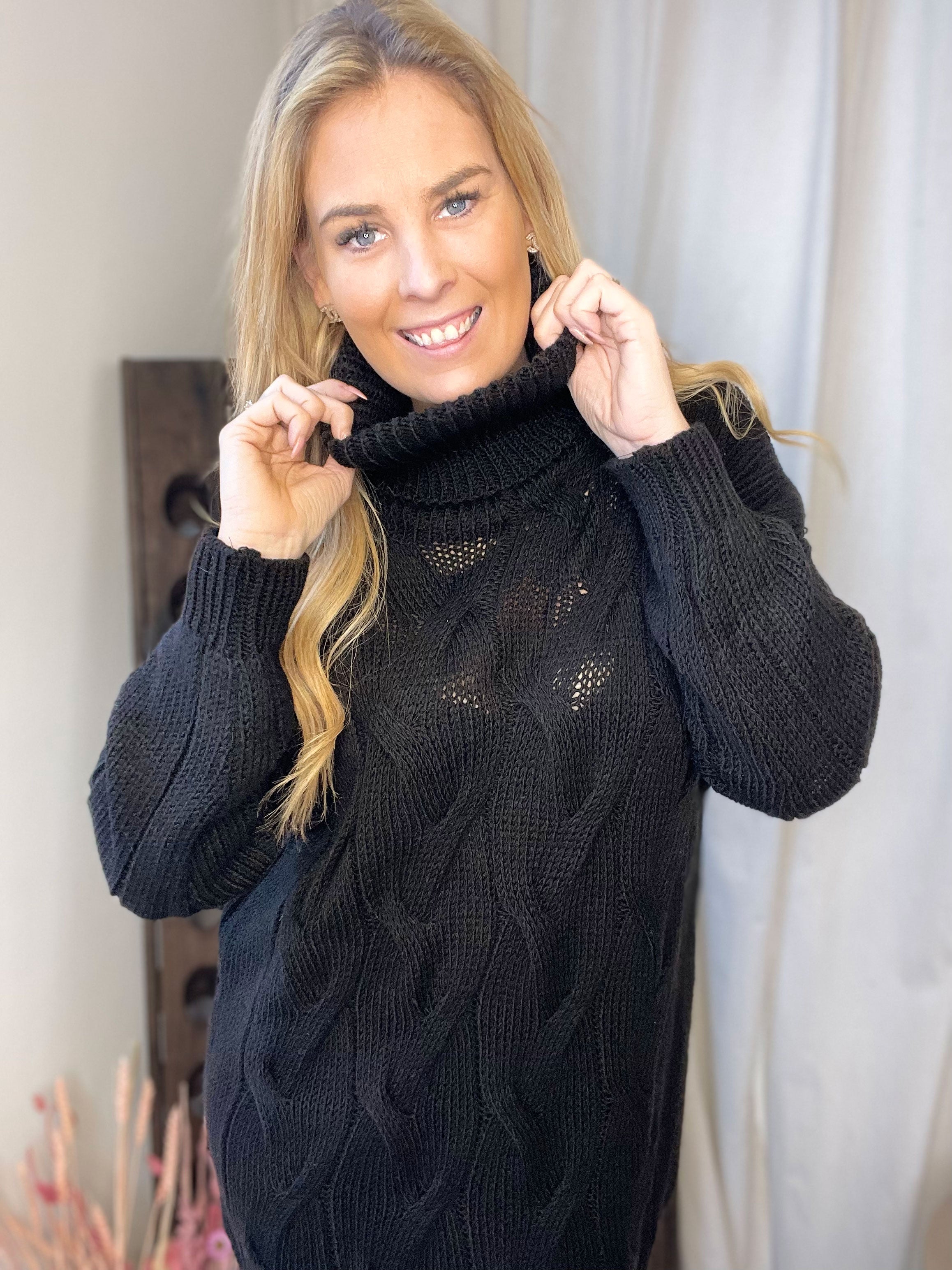 Masina - Strikkjole med rullekrave